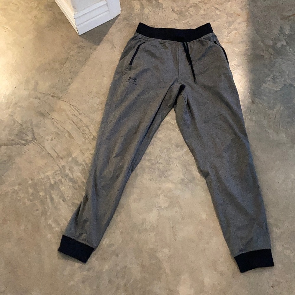 Men’s UA joggers